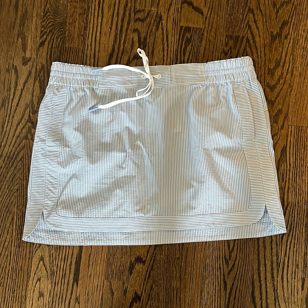 Vineyard vines skirt